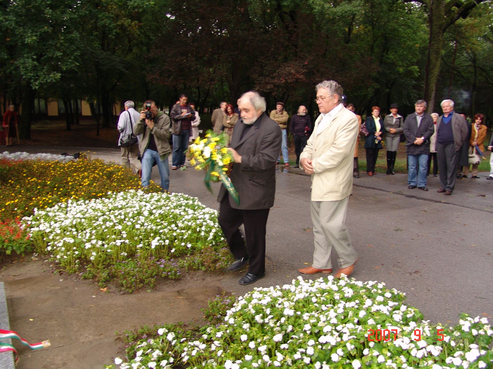 image023