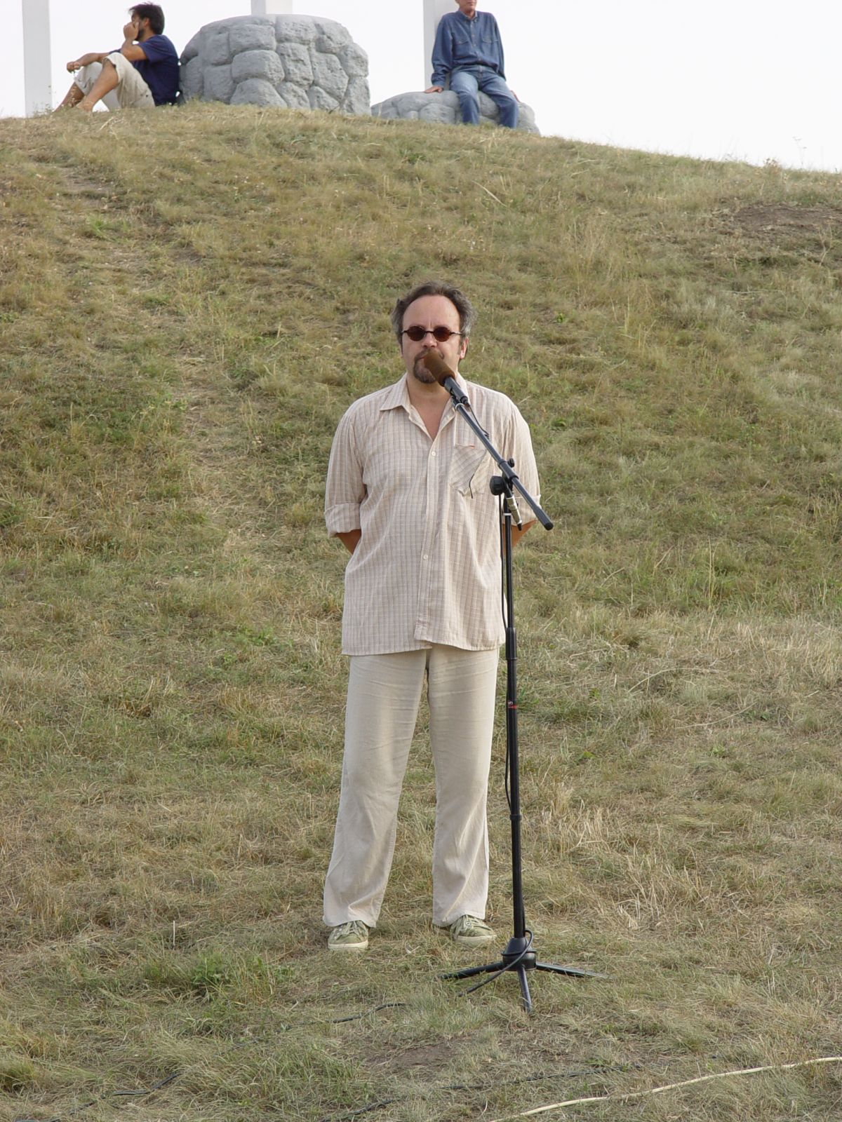 image025